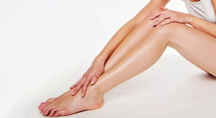 Γυναικεία ξυρίσματα Shaving: Πόδια και στενή ζώνη από ό, τι μπορείτε να αντικαταστήσετε, δημοφιλείς μάρκες 23860_14