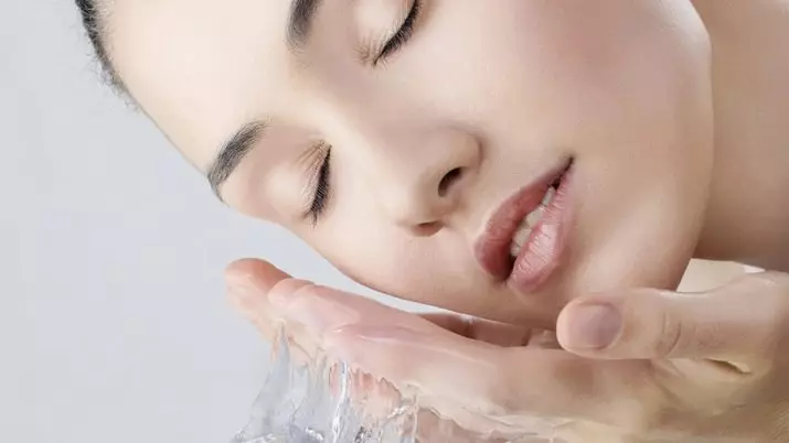 Na co je micelární voda? Co je to a proč potřebovat? Jak používat micelární vodu pro obličej? 23921_6