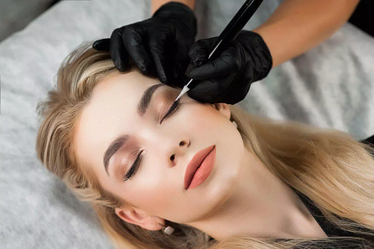 Corrección de maquillaje permanente: ¿Por qué necesito y asegúrate de hacer la corrección de los párpados y las cejas después del tatuaje? ¿Es posible hacerlo antes? 23927_16