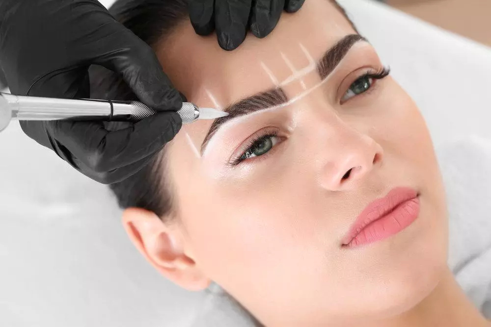 Corrección de maquillaje permanente: ¿Por qué necesito y asegúrate de hacer la corrección de los párpados y las cejas después del tatuaje? ¿Es posible hacerlo antes? 23927_2