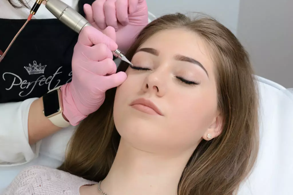 Corrección de maquillaje permanente: ¿Por qué necesito y asegúrate de hacer la corrección de los párpados y las cejas después del tatuaje? ¿Es posible hacerlo antes? 23927_3