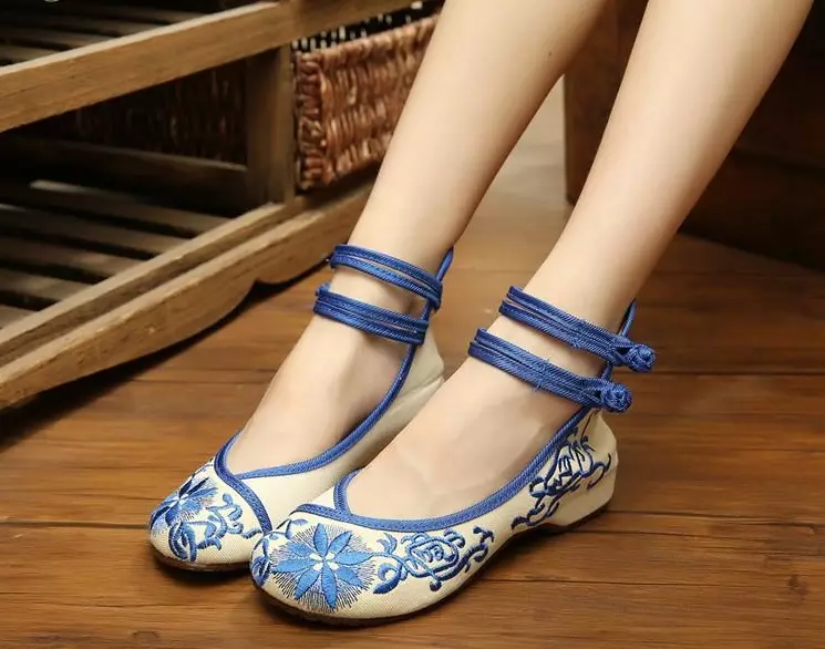 Shoes with Strap (82 wêne): Modelên jinan bi stûyê membran û t-şikilandî, bi jumper li ser heel 2393_47