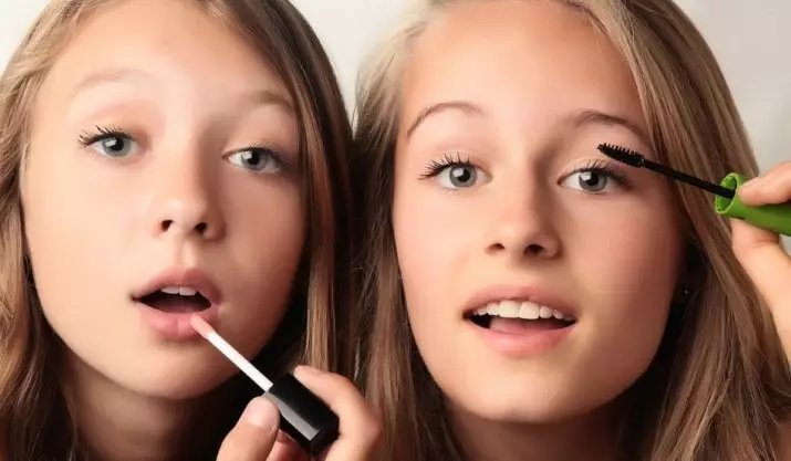 Make-up op die ouderdom van 14 (36 foto's): na skool en verjaarsdag, ligte opsies vir tienermeisies. Hoe om Grazily 'n beginner op te gee? 23947_10