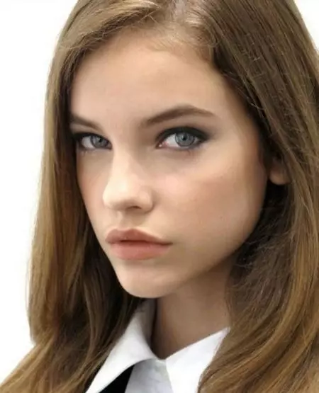Make-up im Alter von 14 (36 Fotos): zur Schule und Geburtstag, leichte Optionen für Teenager. Wie man grazily einen Anfänger aufgeben? 23947_23
