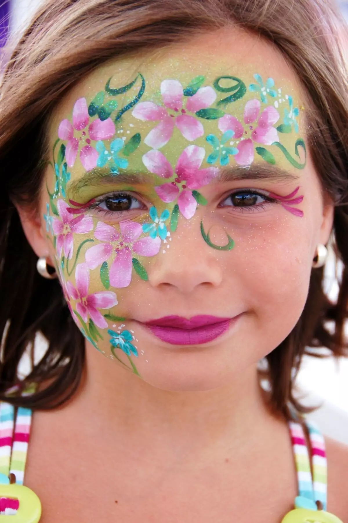 Face paint перевод. Грим для детей. Детский грим на лице. Аквагрим для девочек. Краски для рисования на лице.