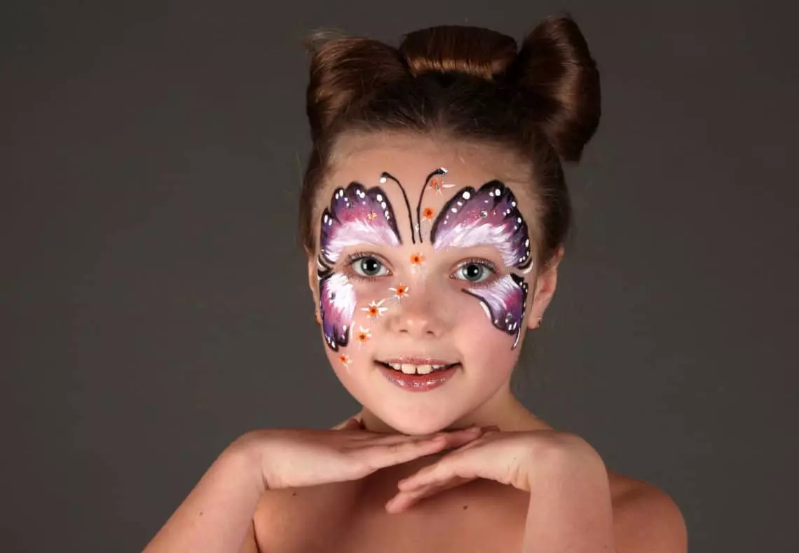Makeup for piger 10 år: Smukke muligheder for børn til fødselsdag. Er det muligt at male? Lys makeup til skole i lønklasse 4 for begyndere 23949_34