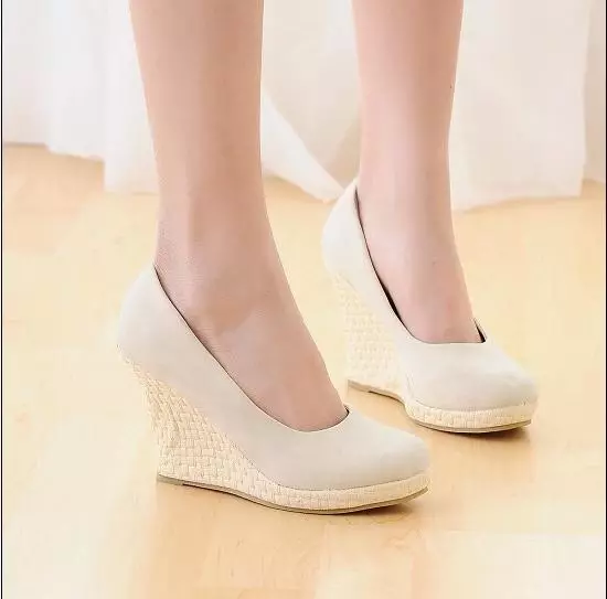 Beige Wedge Shoes (51 billeder): Lakeret og lædermodeller 2394_9