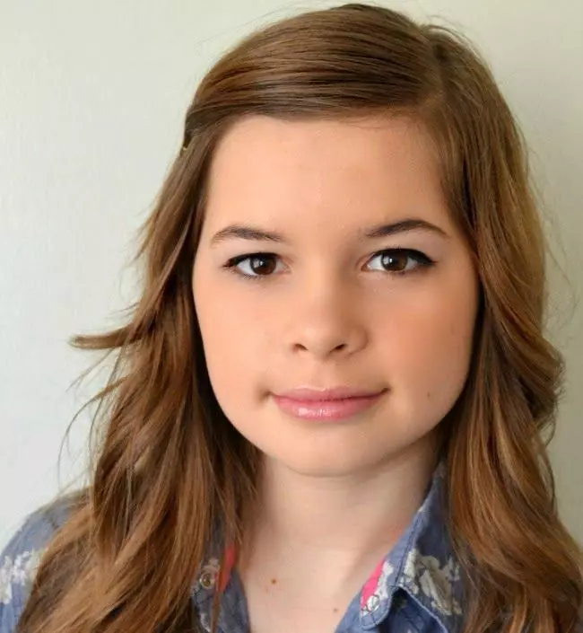 Make-up op 13 jaar oud: een eenvoudige versie van school voor tienermeisjes en verjaardag. Is het mogelijk om te schilderen? Gestapte make-up voor elke dag 23952_22
