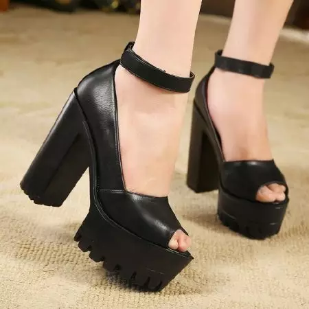 Арьсан өсгий гутал (46 зураг): Бага, өндөр өсгийтэй эмэгтэйчүүдийн арьсан загварууд 2395_46