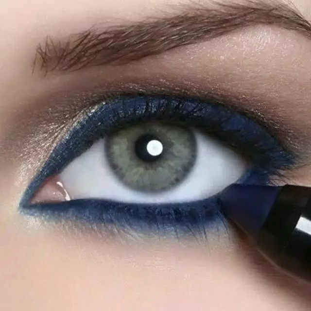 วิธีการทาสี interinsuncker ด้วยดินสอ? วิธีการวาดเส้นละเอียดบนดวงตาของคุณระหว่างขนตา? ดินสอชนิดใดที่เลือกแต่งหน้า? 23960_22