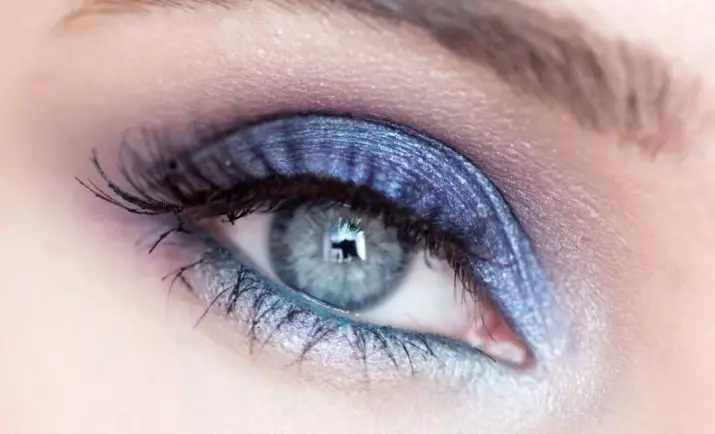 Casual make-up voor blauwe ogen: lichtgewicht mooie make-up voor elke dag stap voor stap thuis. Hoe maak je het met schaduwen? 23961_6