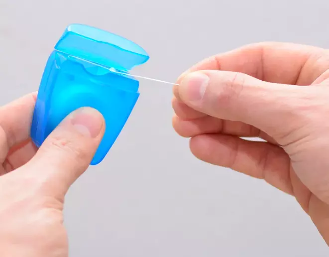 Oral-B Ատամնաբուժական թելեր. Ինչպես օգտագործել դրանք: Pro-Expert Clinic Line եւ Super Floss, Essential Floss եւ Satin Floss, Waxing եւ Unworn Thread: Ինչպես բացել դրանք: 23988_18