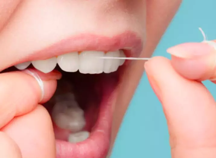 मौखिक-बी दंत धागे: उनका उपयोग कैसे करें? प्रो-विशेषज्ञ क्लिनिक लाइन और सुपर फ्लॉस, आवश्यक फ्लॉस और साटन फ्लॉस, वैक्सिंग और अवांछित धागा। उन्हें कैसे खोलें? 23988_19