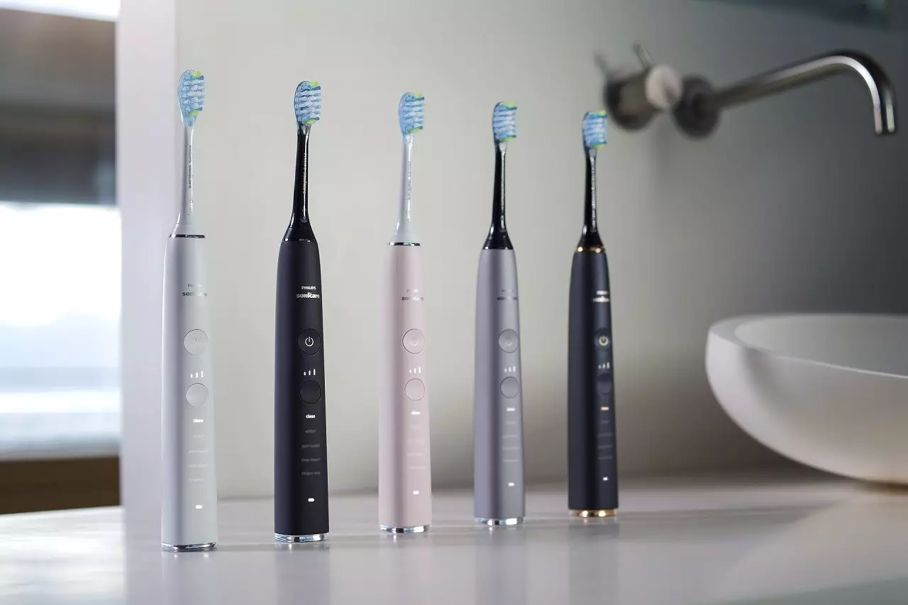 Peringkat sikat gigi listrik terbaik: top elektrolat untuk gigi, ikhtisar merek dan perbandingan model, kuas terbaik menurut dokter gigi 24000_2
