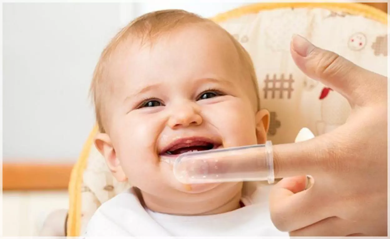 هجمات الأسنان التنظيف في الطفل: اختيار فرشاة أسنان على إصبع الطفل، واستخدام فرش الطفل سيليكون للرضع 24003_19