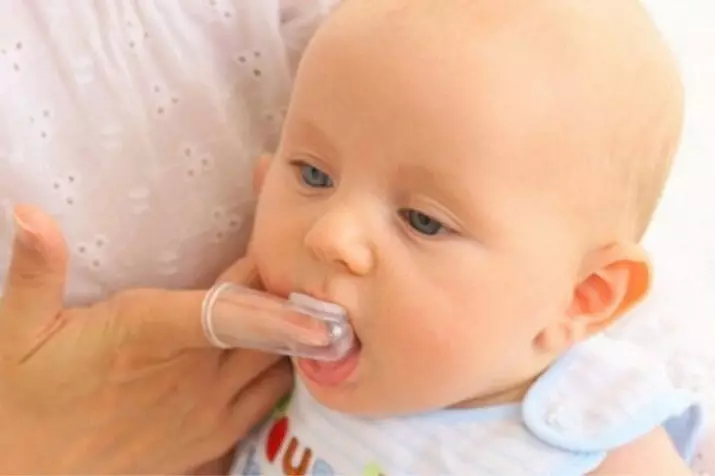 मुलामध्ये दंत स्वच्छता हल्ला: बाळाच्या बोटांवर टूथब्रशची निवड, शिशुंसाठी सिलिकॉन बेबी ब्रशेसचा वापर 24003_21