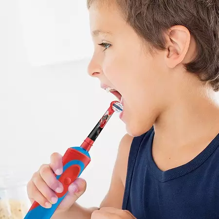 Παιδικές οδοντόβουρτσες: υπερηχογράφημα και ήχος, σιλικόνη και άλλα για δόντια των παιδιών 1-5 ετών, για έφηβους ηλικίας άνω των 10 ετών, πώς να επιλέξει 24009_48