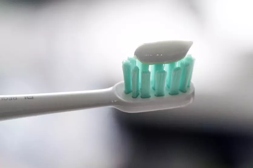 Sesli diş fırçaları: Dişler için elektrikli fırçalar daha iyi midir? Derecelendirme, artılar ve eksileri. Bu nedir ve ne seçmeli? Dişlerinizi nasıl temizlenir? 24010_18