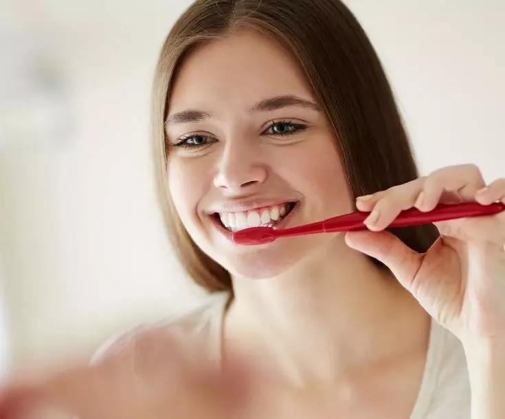 فرشاة الأسنان: أفضل فرشاة للأسنان والخيزران والأيونية، وكيفية اختيار، يدوي والمتأكد، الأنواع الأخرى 24014_16