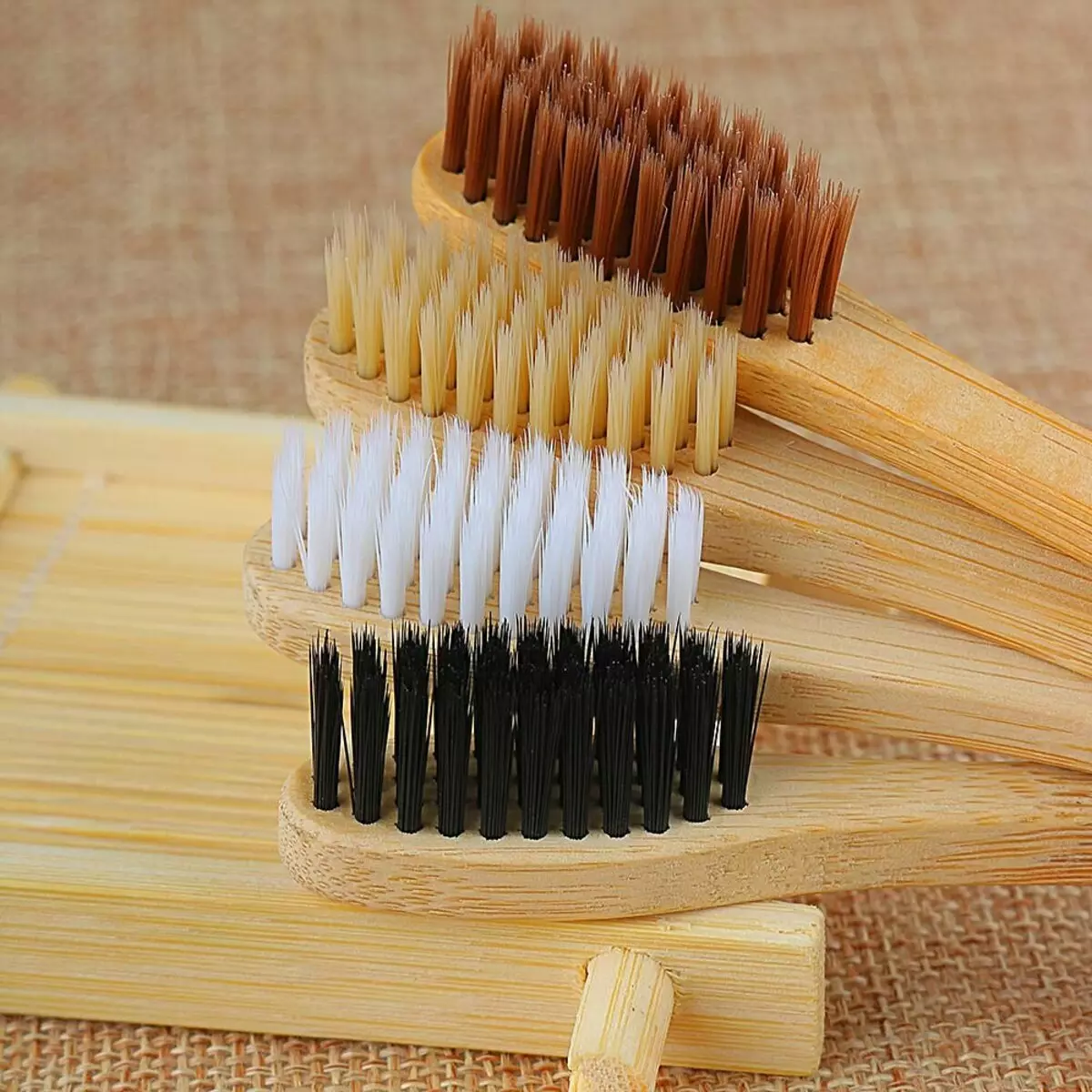 Sikat gigi: kuas terbaik untuk gigi, bambu dan ion, cara memilih, manual dan sekali pakai, spesies lain 24014_31