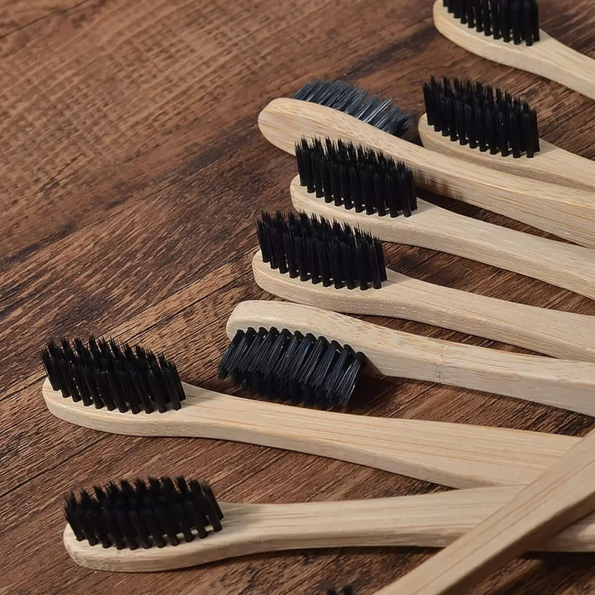Escova de dentes: os melhores pincéis para dentes, bambu e iónico, como escolher, manual e descartável, outras espécies 24014_34