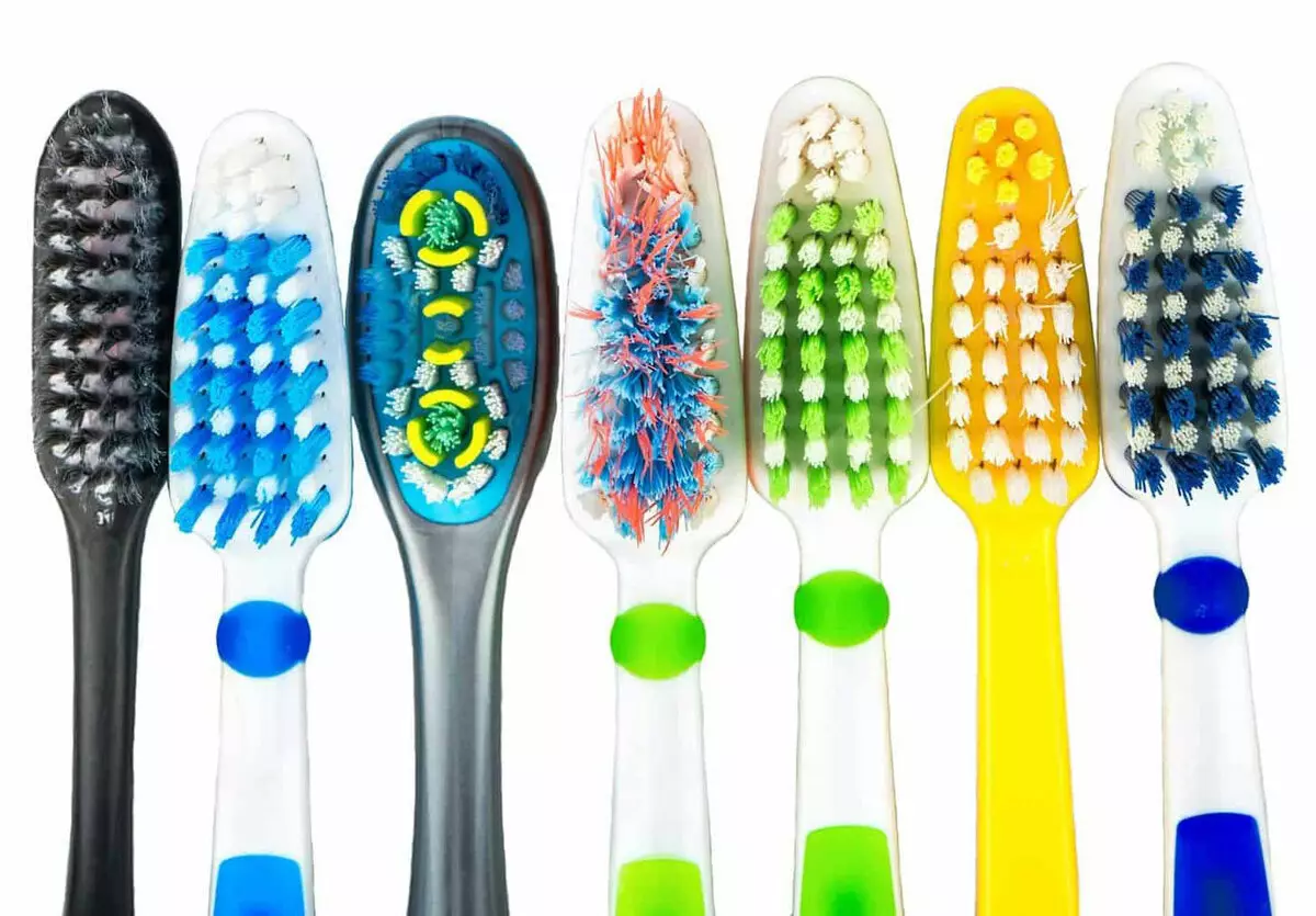 Escova de dentes: os melhores pincéis para dentes, bambu e iónico, como escolher, manual e descartável, outras espécies 24014_9
