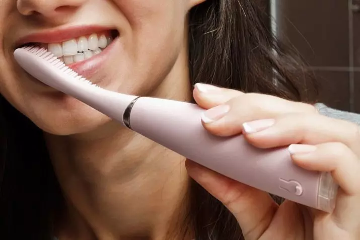 Furçë dhëmbësh silikoni: Modele të të rriturve për pastrimin e dhëmbëve nga faberët dhe markat e tjera. Cila është më e mira? Shqyrtime 24017_5