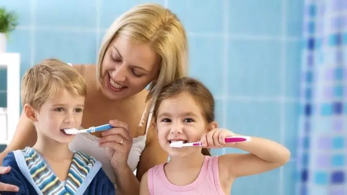 Wat is better: gewoane tandenborstel of elektrysk? Wat te kiezen? Wat is de elektryske macht oars as ienfâldich? Har foardielen en neidielen 24018_2