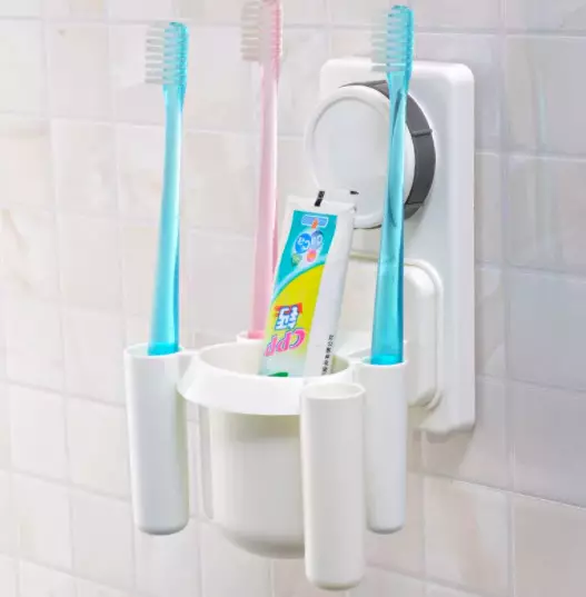 Wat is better: gewoane tandenborstel of elektrysk? Wat te kiezen? Wat is de elektryske macht oars as ienfâldich? Har foardielen en neidielen 24018_23