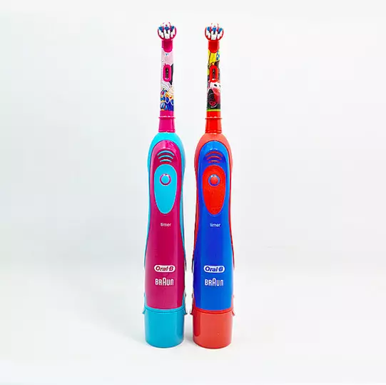 Toothbrushes Oral-B: Pro Expert, 3D White and other models, brushes for brackets and regular options, black and other brushes. Rating and how to choose? 24020_11