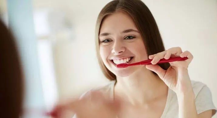 Biomed οδοντόβουρτσες: ασημένιο μεσαίο και μαύρο μέσο με Boa και ορυκτό σκληρό. Λειτουργικές συμβουλές 24023_11