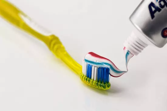你多久需要换牙刷？一年应该改变多少次？什么影响了服务生活？ 24024_11