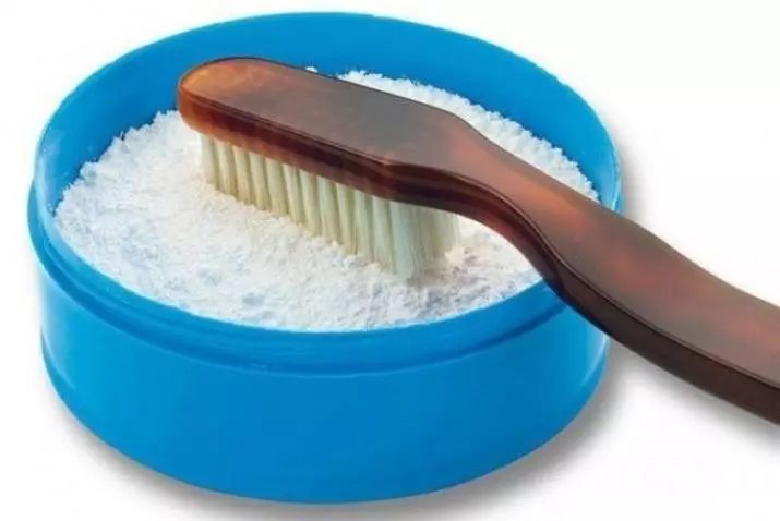 Dental Powders (39 foto's): Hoe te gebruiken? Samenstelling, voordeel en schade. Zijn ze beter plakken? 