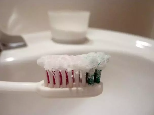 Dental Powders (39 foto): Come usare? Composizione, beneficio e danno. Sono pasta meglio? 