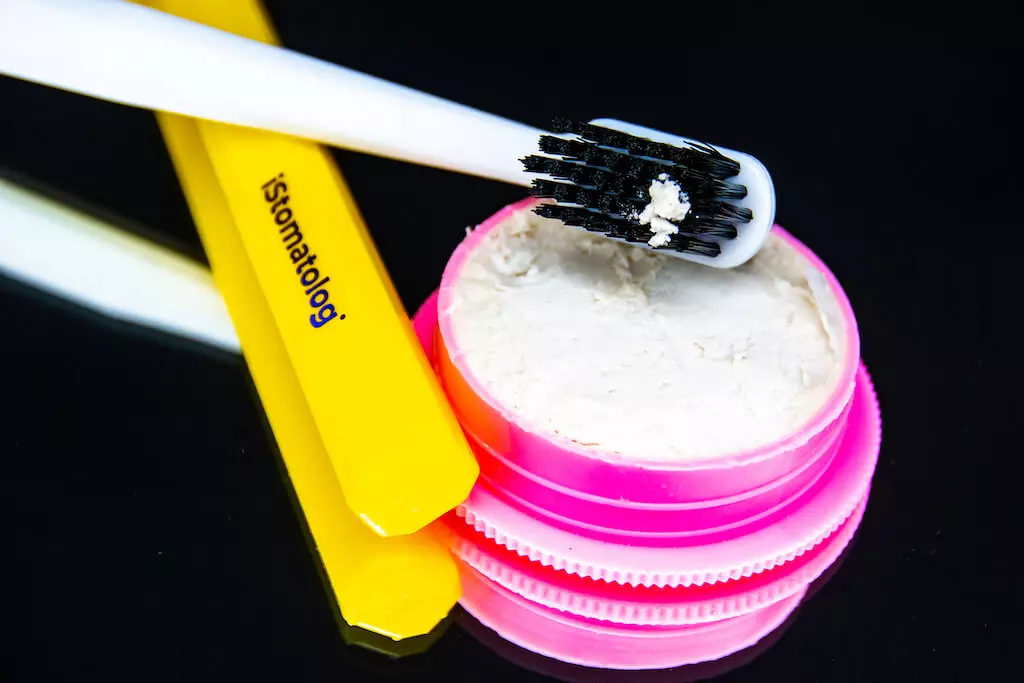 Dental Powders (39 foto): Come usare? Composizione, beneficio e danno. Sono pasta meglio? 