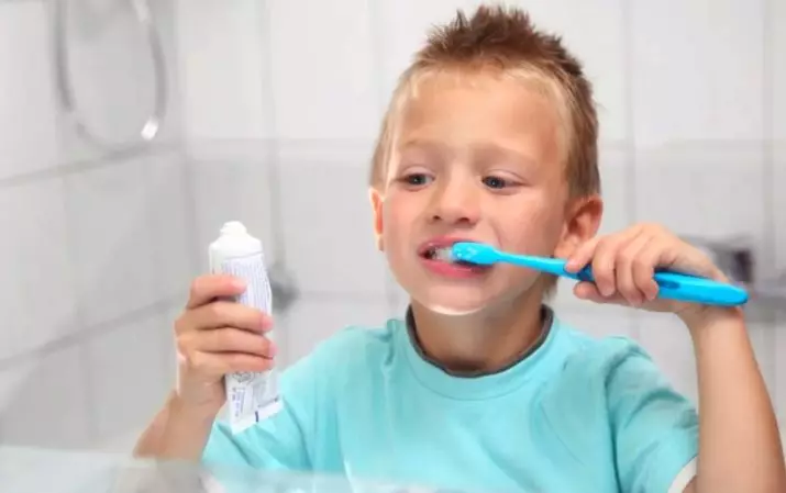 Флюрин бүхий хүүхдийн шүдний оо: 500 ба 1000 PPM фтортай. Аминофлуорид, фторын хамт хүүхдүүдэд зориулсан оо хэрхэн яаж сонгох вэ? 24051_19