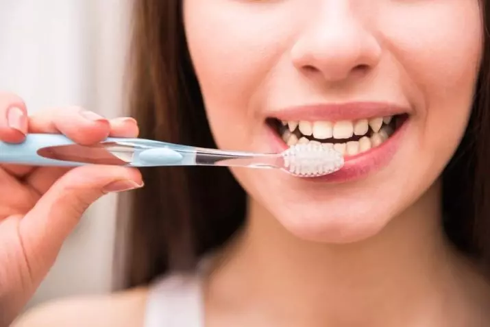 ยาสีฟัน Vitis: ทันตกรรมจัดฟันและ gingival, ไวท์เทนนิ่งและผลิตภัณฑ์อื่น ๆ คำแนะนำสำหรับการใช้ยาสีฟัน 24054_13