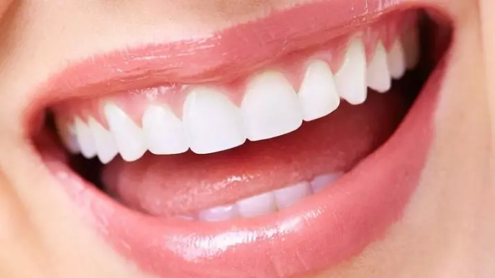 Reinigen der Zähne mit Salz: Wie säubern Sie? Schaden und Nutzen. Ist es möglich, jeden Tag zu reinigen? Wie kann man deine Zähne aufhellen? 24066_12