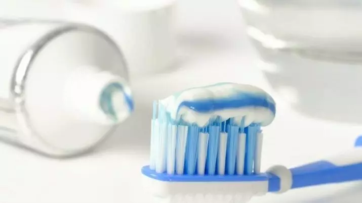 Raspallar-se les dents amb sal: com netejar? Danys i beneficis. Puc netejar tots els dies? Com blanquejar les dents? 24066_2