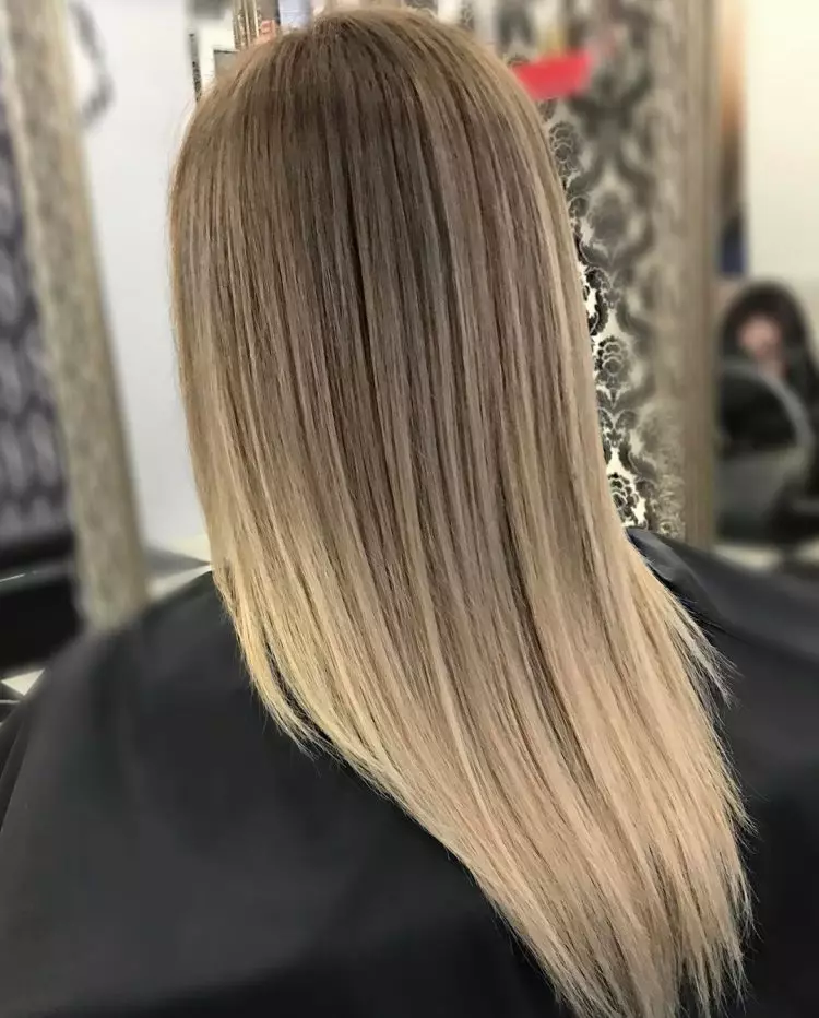 Ballow sur les cheveux blonds de moyenne longueur (50 photos): caractéristiques de coloration de cheveux droits et bouclés, peinture cheveux blonds légers 24104_13