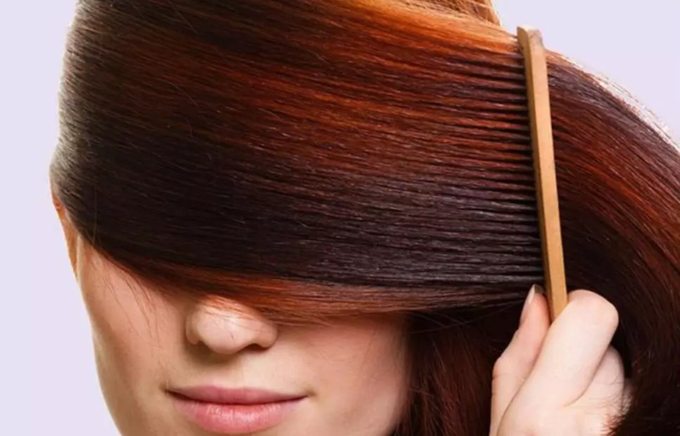 Ballow på rødt hår (49 bilder): Farget hår av middels lengde, alternativer for jenter med kort og langt hår, utvalg av nyanser 24107_41