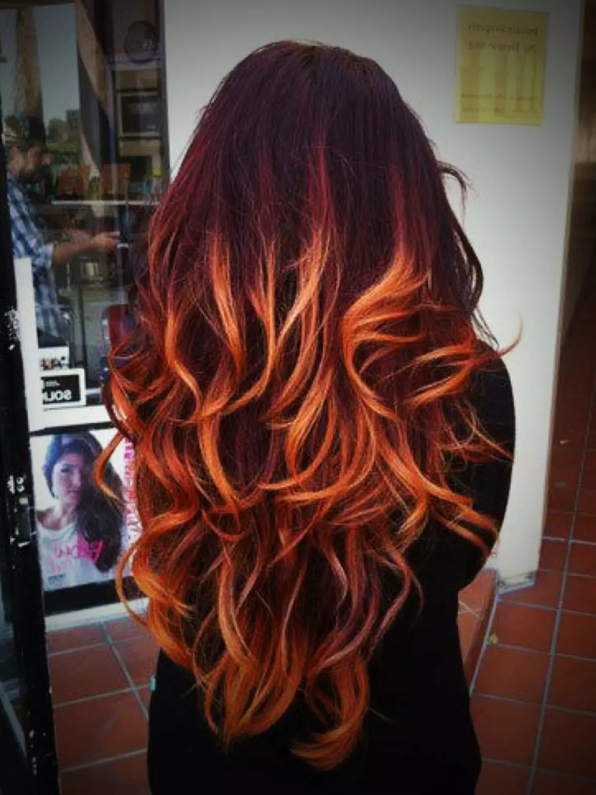 Kızıl saçlı Balow (49 fotoğraflar): Orta uzunlukta saç lekelenme, kısa ve uzun saçlı kızlar için seçenekler, tonların seçimi 24107_46