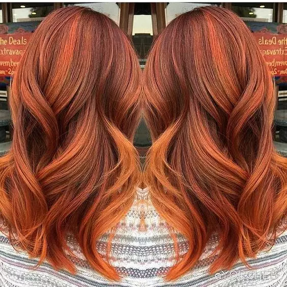Redhead Shatus (36 fotografii): Vopsirea părului întunecat și blond de lungime medie în nuanțe roșii, vopsirea părților roșii scurte și lungi. Este posibil să pictați Henna? 24114_7