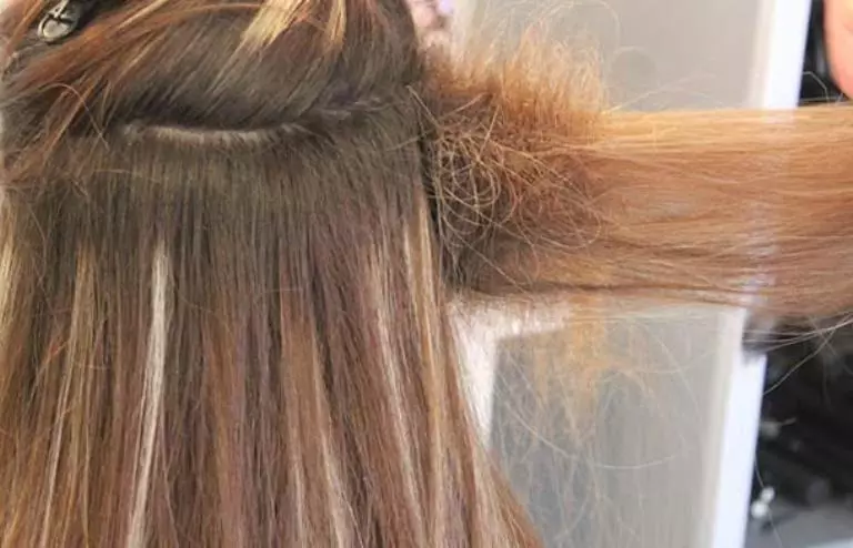 Shutush në flokë të errët (51 foto): Teknikë hap pas hapi i ngjyrosjes së flokëve të shkurtër dhe të gjatë në shtëpi, është zeshkane me një llum të kuq? 24118_32