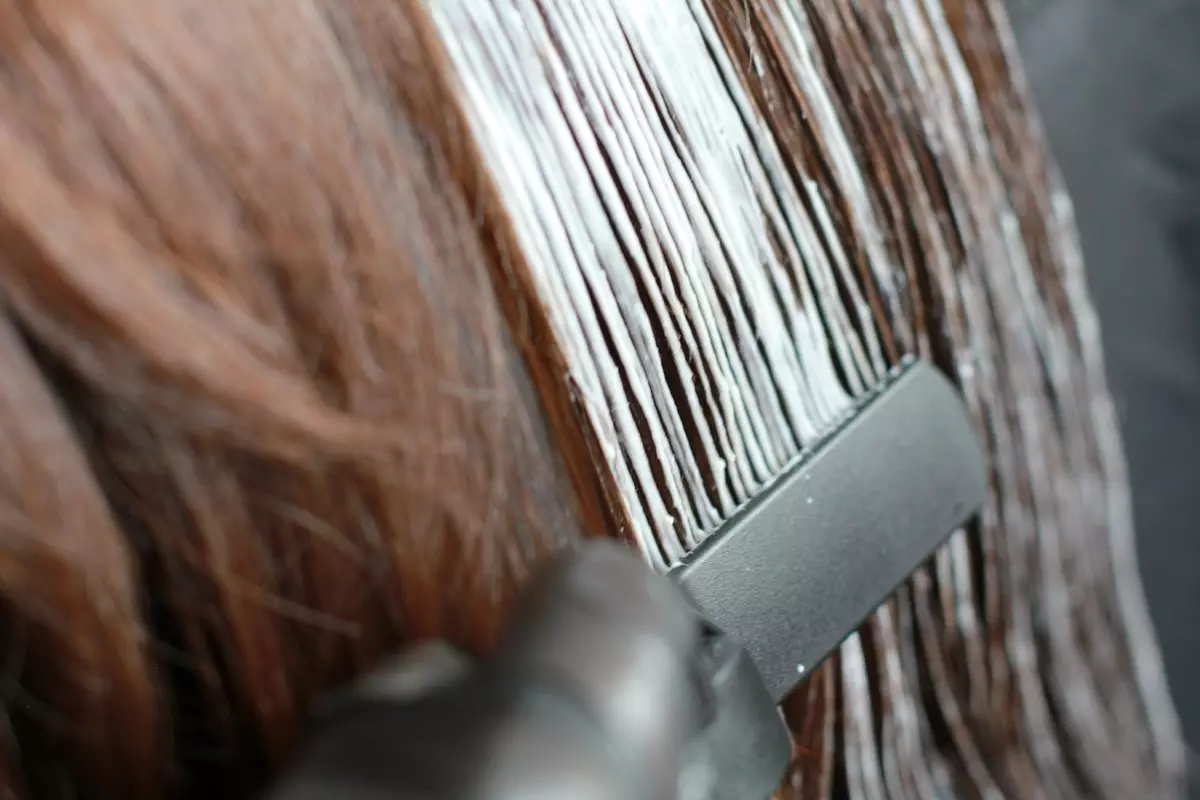 Tècnica de tinció de shatus (39 fotos): Com fer tinció de cabells a casa pas a pas? Esquema per al seu compliment de la casa 24122_27