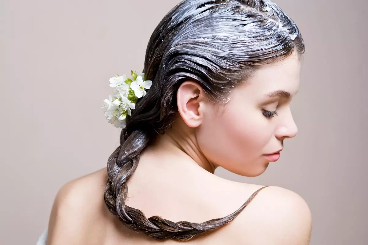 Shatush na tamnu kosu dužine srednje (40 fotografije) bojenja frizure sa šiškama i bez toga, izbor boja 24124_27