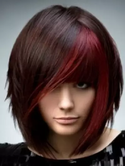 Оцветяване на къса коса (снимка 69): красиво оцветяване, насипни, за много къси прически, оцветяване за къдрава коса 24129_24