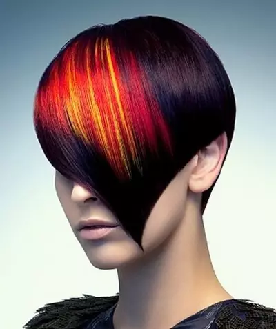 Väritys lyhyille hiuksille (69 valokuvaa): Kaunis väritys, antamalla äänenvoimakkuutta, hyvin lyhyillä hiustenleikkeille, väritys kiharat hiukset 24129_25