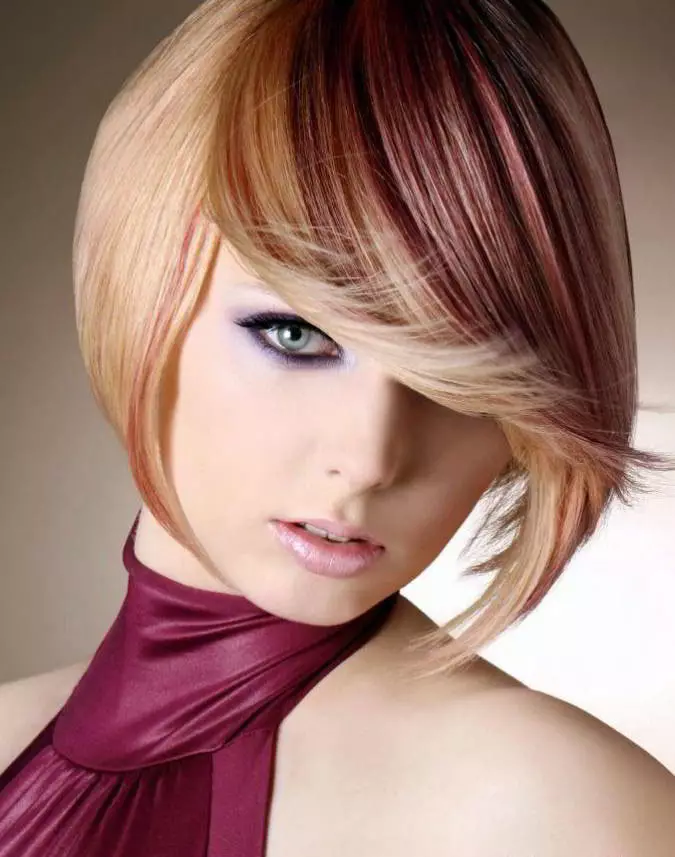 Оцветяване на къса коса (снимка 69): красиво оцветяване, насипни, за много къси прически, оцветяване за къдрава коса 24129_53
