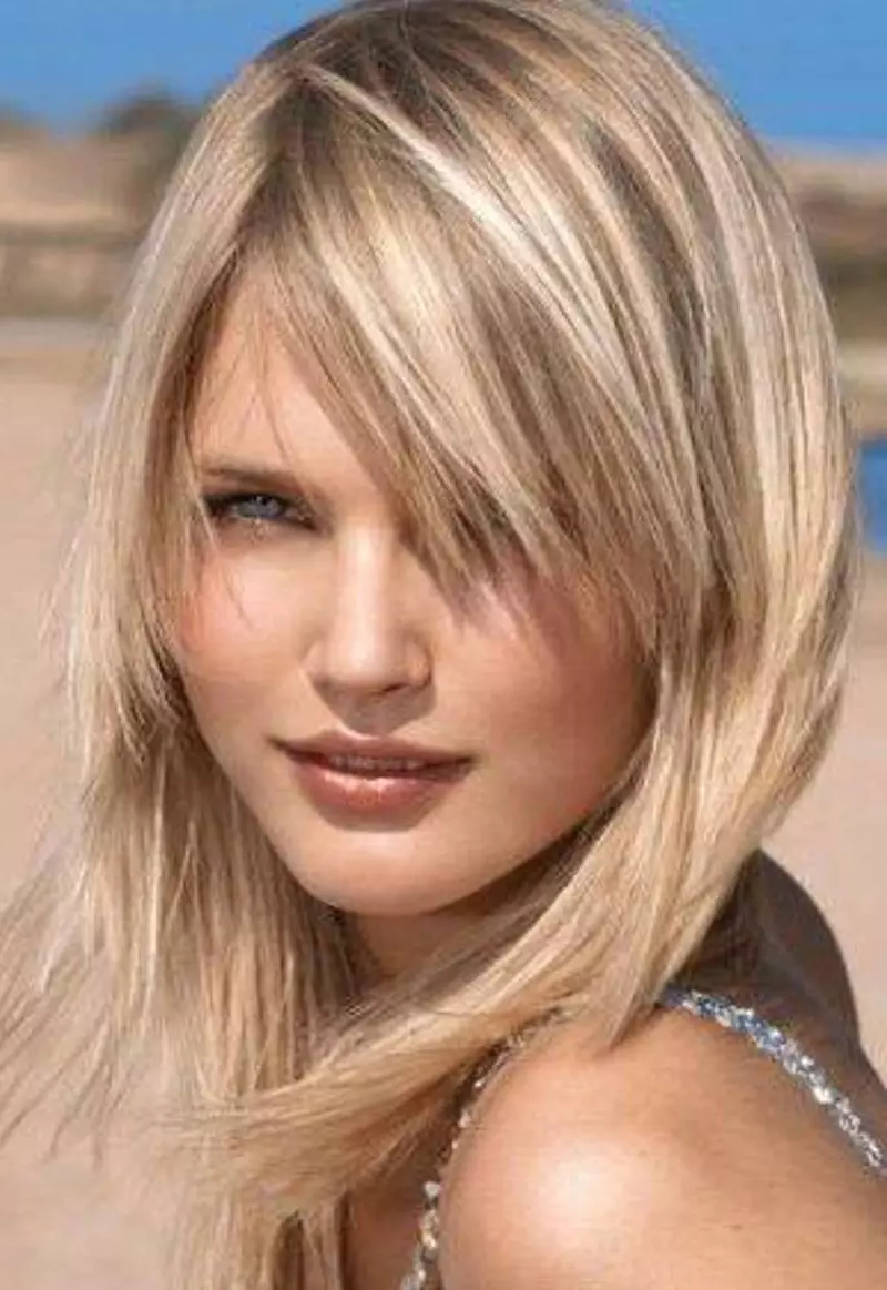 Zbarvení vlasů na blond vlasy (70 fotografií): zbarvení na prameny střední délky, krátké a dlouhé vlasy. Jaké odstíny vybrat pro lehké a tmavé blond vlasy? 24137_13
